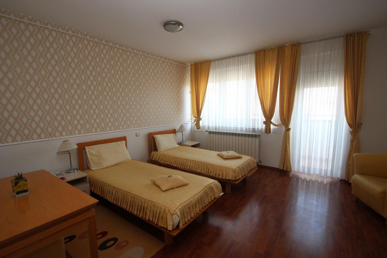 Garni Hotel Belvedere Lux Kraljevo Ngoại thất bức ảnh